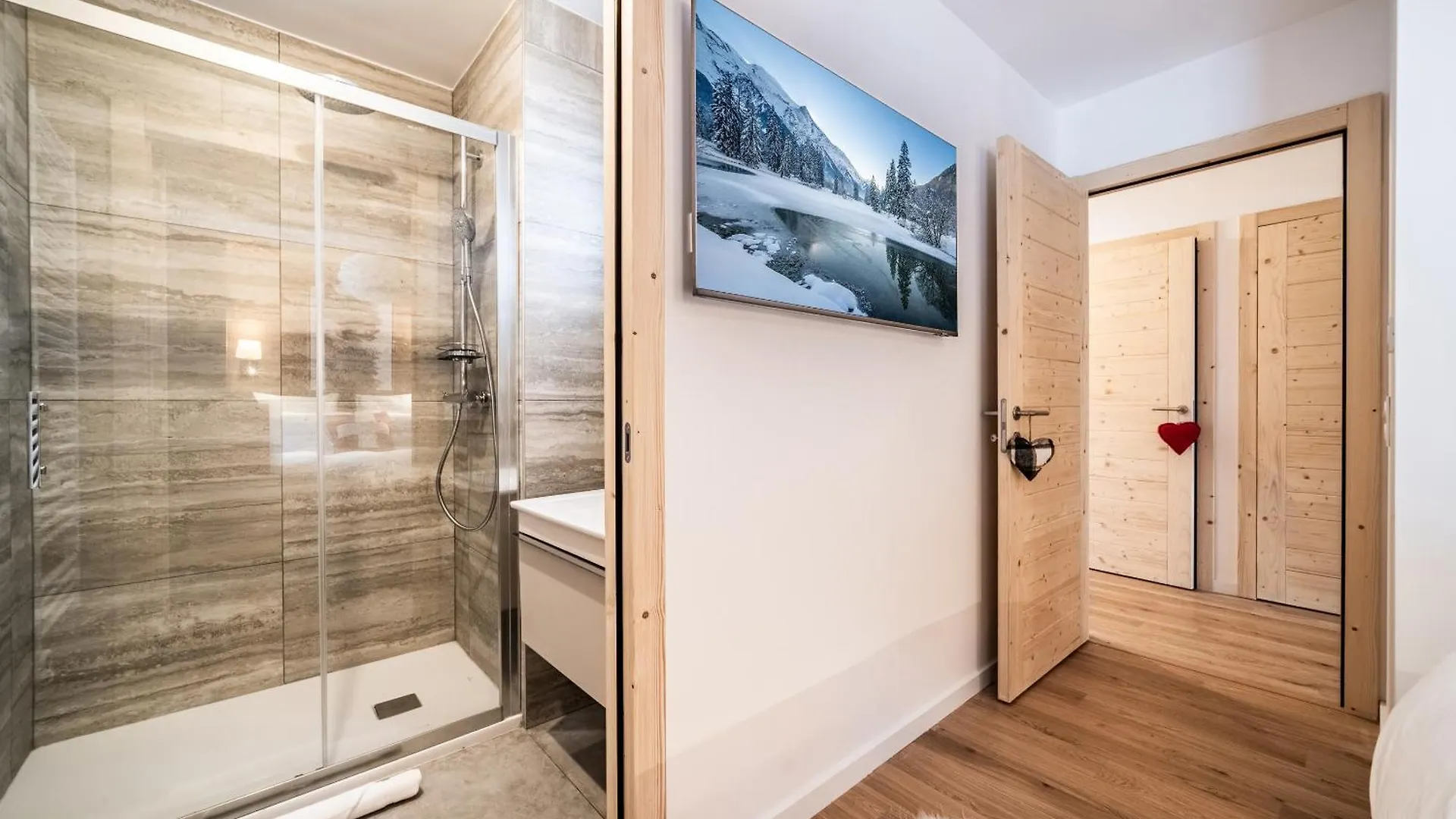 Apartment Chamoisine, Chatel - By Emerald Stay
